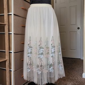 Midi/Maxi Pleated White with Embroidery, Size S/M, Modest